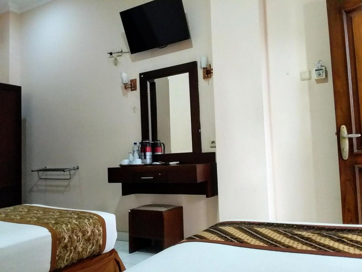 Malioboro Inn Hotel Yogyakarta Exteriör bild